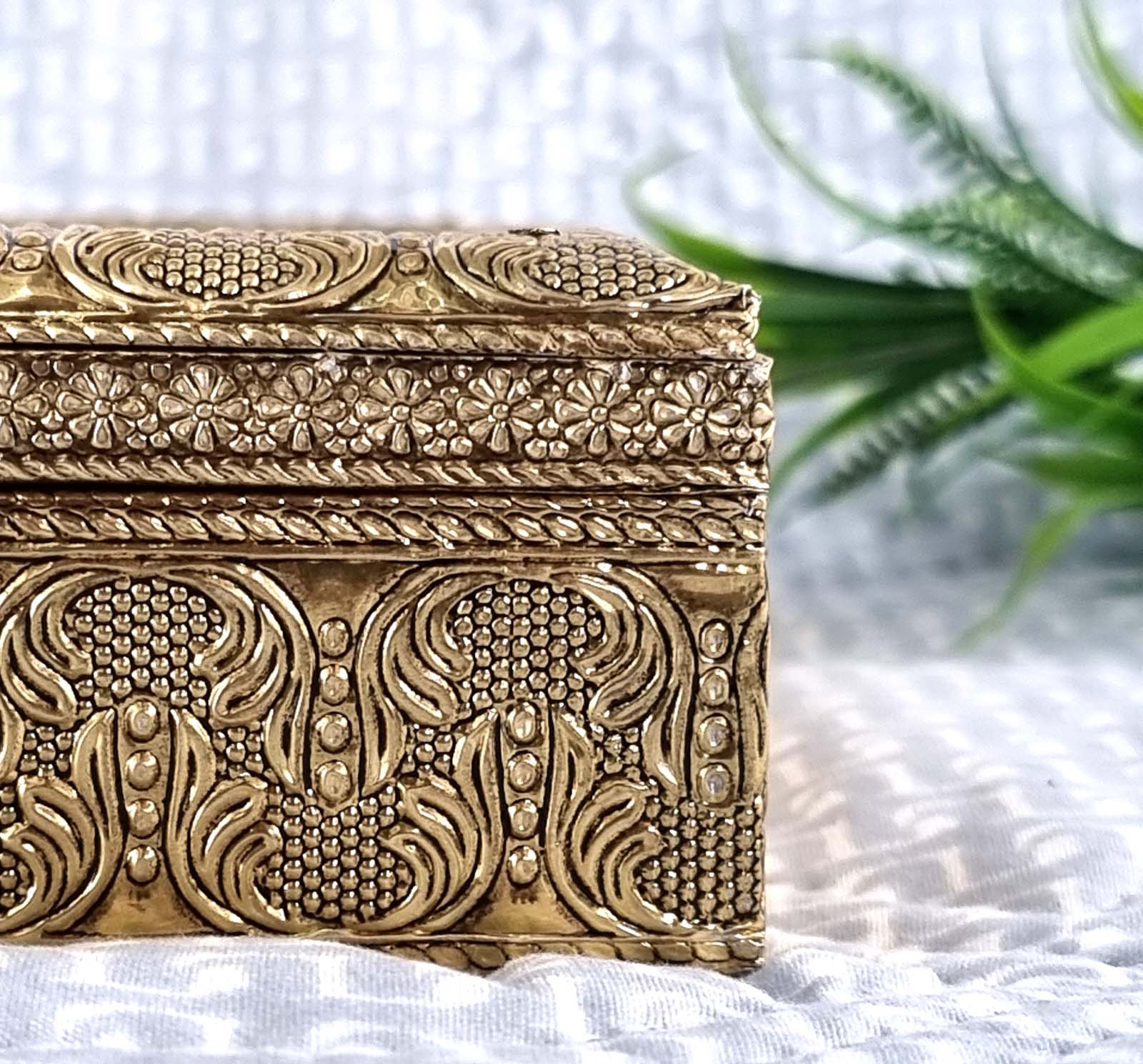 Vinayak K Meenakari Dry Fruit Storage Box – Decorative Oxidised Wooden Chocolate Box for Wedding Return Gifts, Dry Fruit Packs & Festive Gifting (22.5 × 17.5 × 6 cm) - Image 3